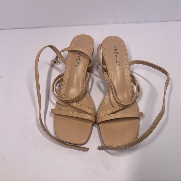 Berness Women's Tan Strappy Heels Size 6 - Picture 2 of 7